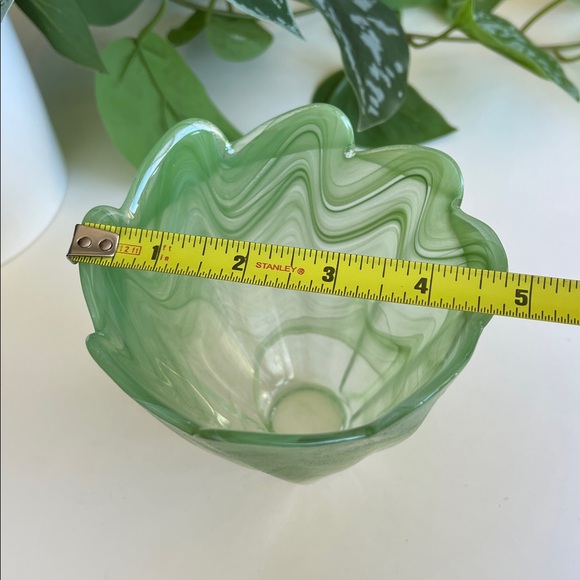 Vintage Green Art Glass Vase Decor - Picture 13 of 16